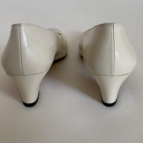 Ferragamo Women's Pumps Excellent Condition - Picture 4 of 5